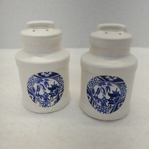 VTG McCoy Blue Willow Milk Can Salt Pepper Shakers 3.75 Inches tall